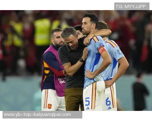 布斯克茨携妻儿共庆退役仪式迈阿密球迷齐聚致敬